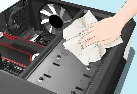 مجله های آموزش کامپیوتر تمیز کردن کیس و فن کیس و تمیز کردن فن پردازنده