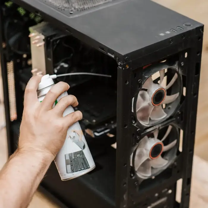 مجله های آموزش کامپیوتر راهنمای تمیز کردن کیس و فن ها بدون آسیب به قطعات